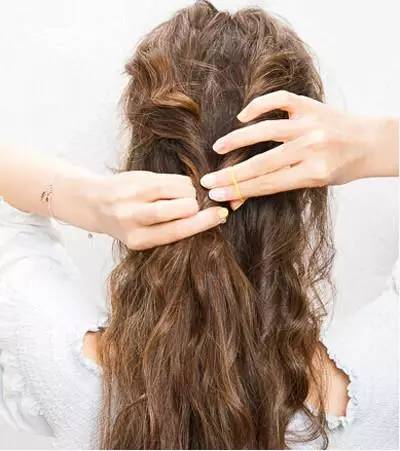 今年流行的侧编发,减龄全编发型