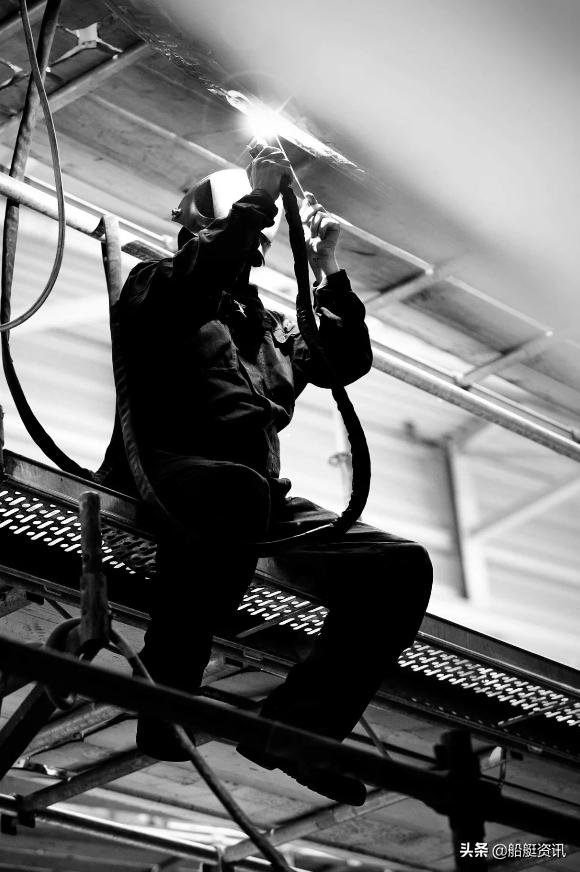 焊工:游艇建造的无名英雄