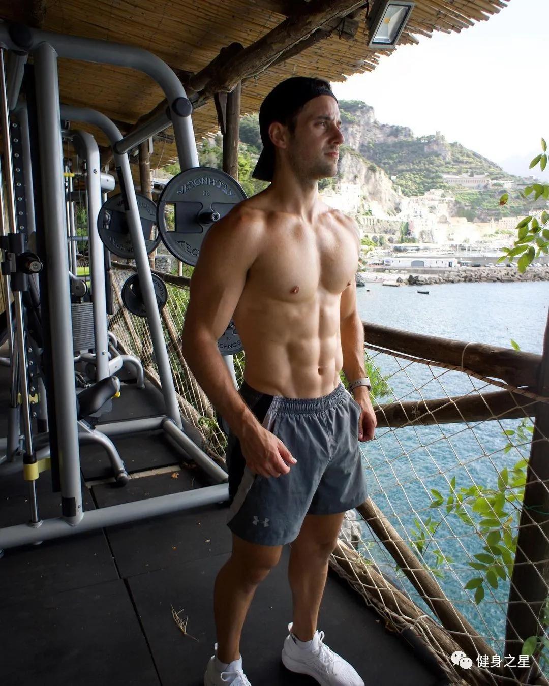 神似top的腹肌男,酷似海王的男模