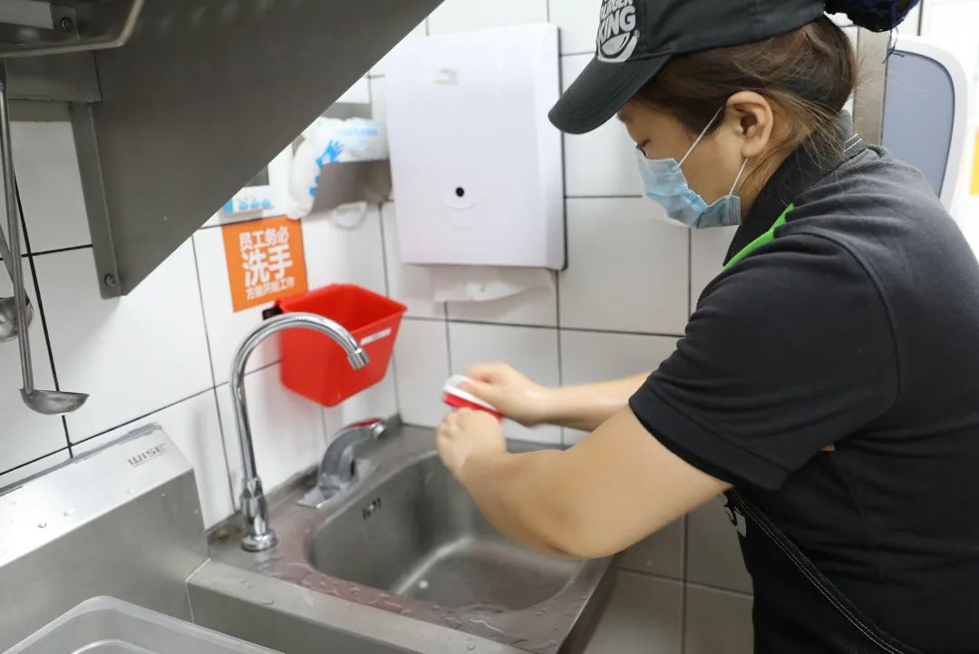 疫情期间火车上提供饭菜吗,疫情期间在火车买东西吃