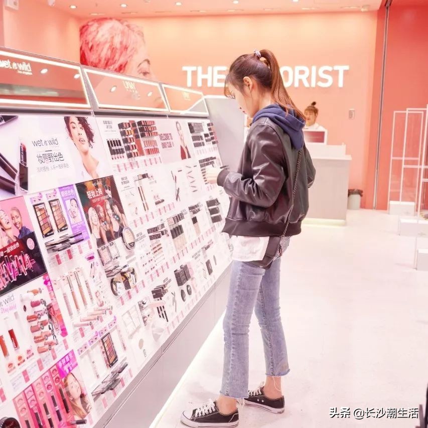 超强彩妆王国登陆长沙！带你一秒变身调色师