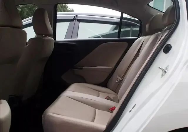 09锋范1.8自动二手值多少钱,二手本田锋范五年四万公里