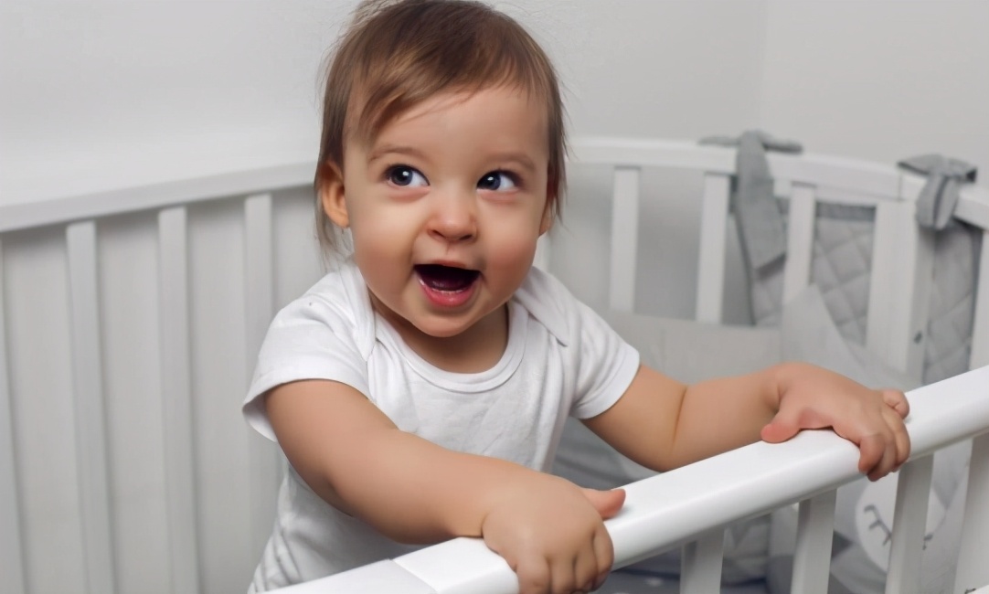 宝宝站着小腿太弯,宝宝站早了脚弯