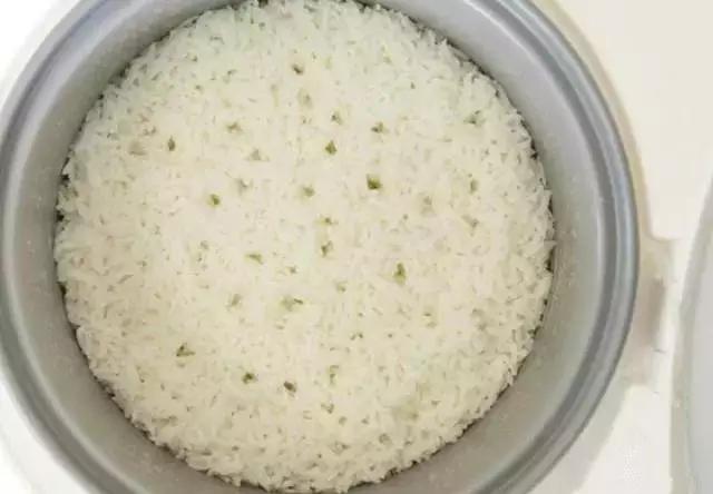 米饭没熟透做夹生饭怎么补救,米饭没熟怎么挽救