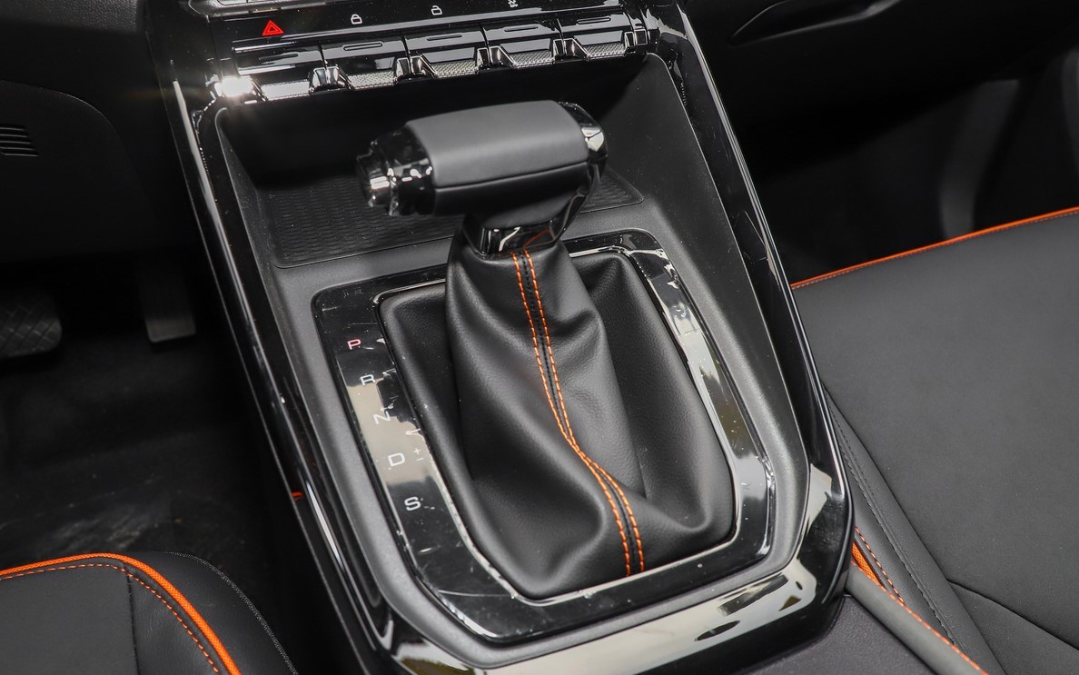 瑞虎5x跟新宝骏rs3哪个好,瑞虎5x与新宝骏rs3