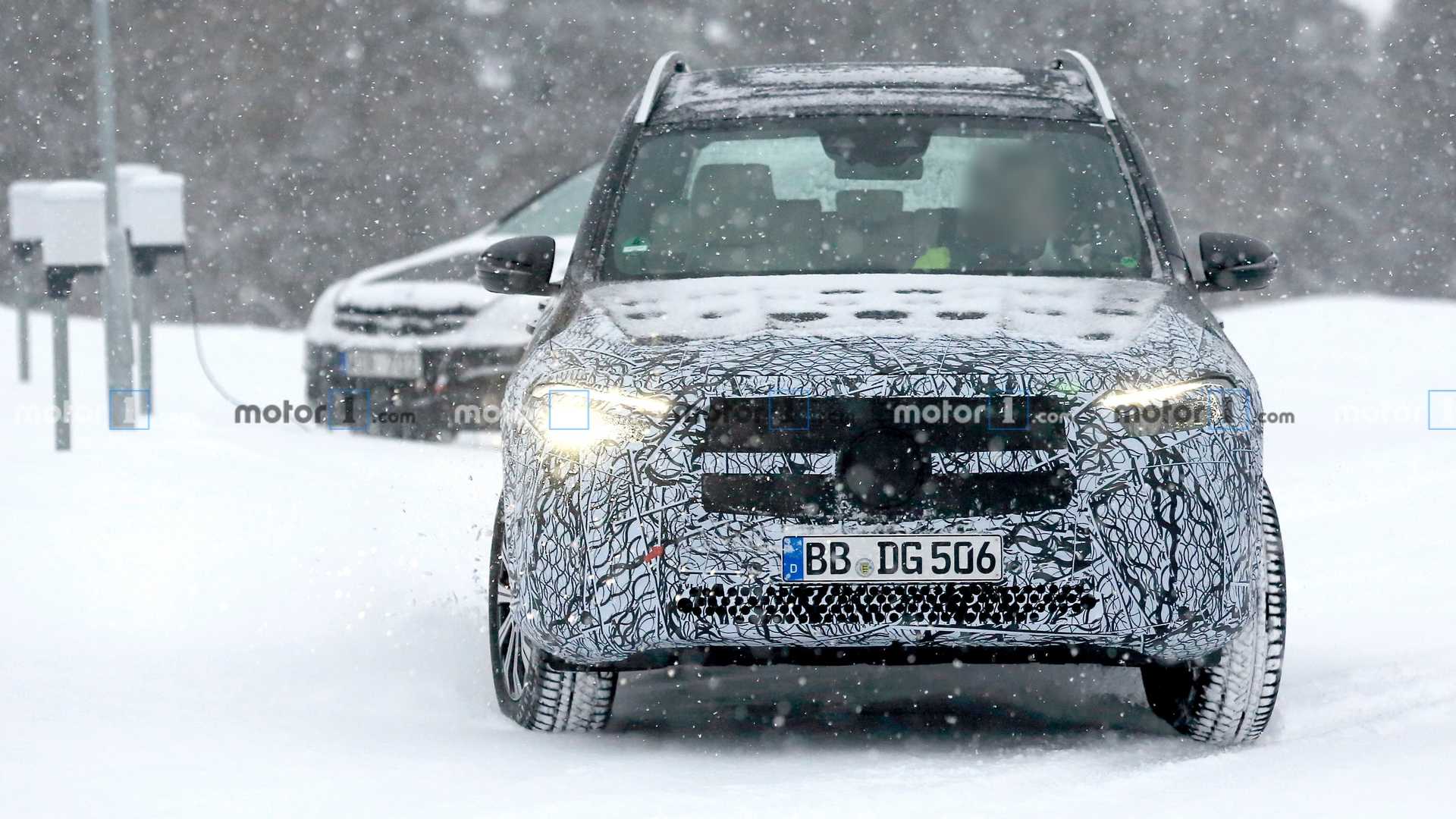 奔驰新能源电动汽车最新款eqc,奔驰新能源eq轿车