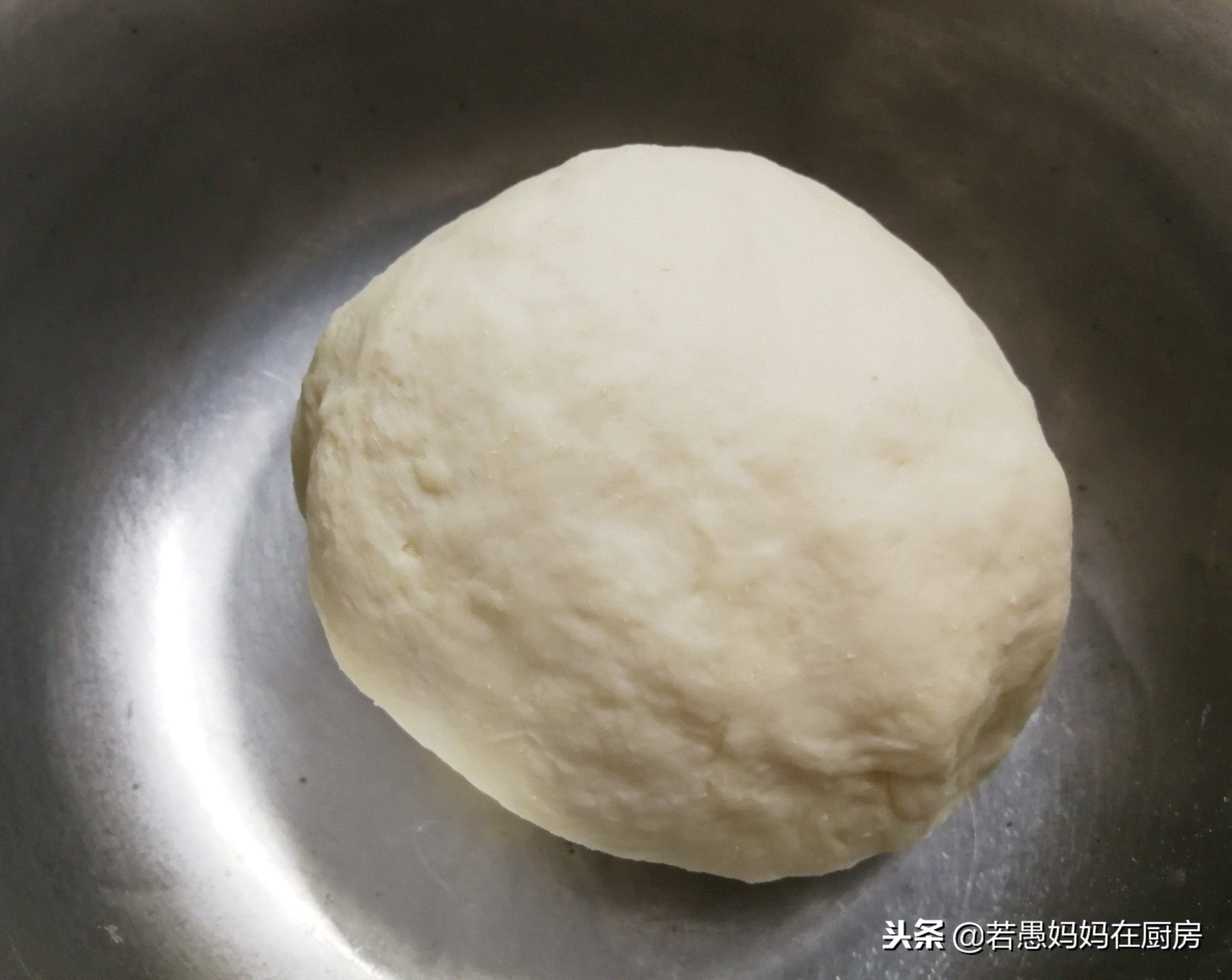 无褶子包包子手法教程,包大包子最简单怎么捏褶