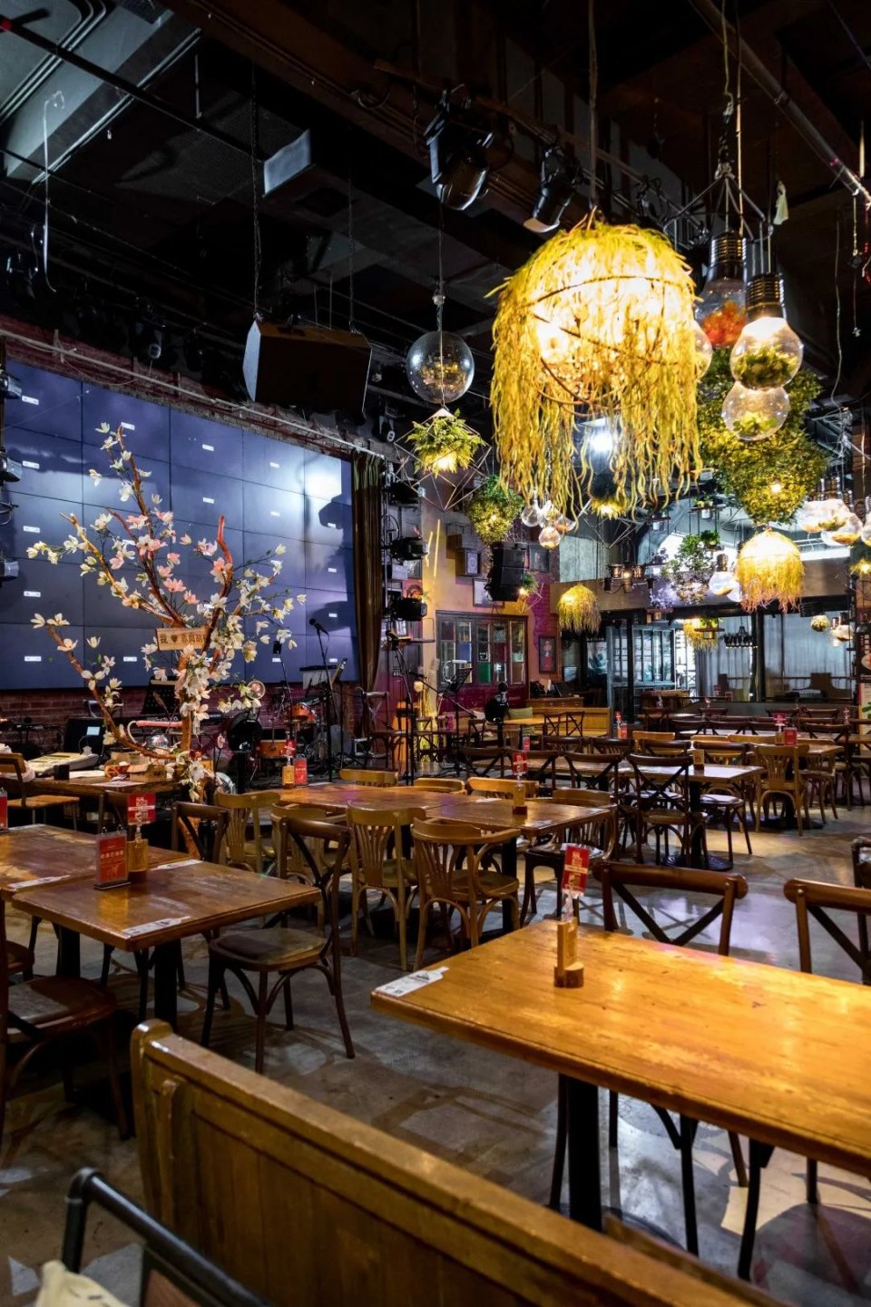 胡桃里乐队酒馆100元代金券,胡桃里音乐酒馆爱琴海店代金券