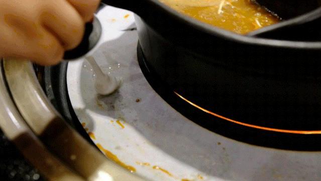 东莞首家火锅+烤肉一体涮就在万江家汇城，几百人排队等着吃