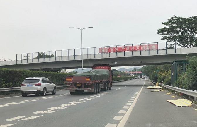 高速公路上的标志和标线如何识别,高速公路上各种标志标线怎么看