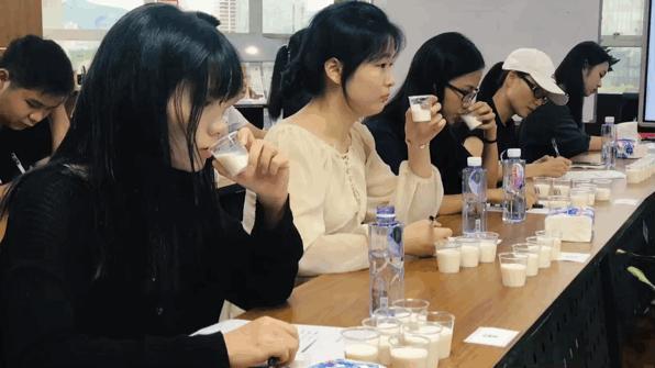 纯牛奶买哪个牌子最好适合孩子喝,6款热门儿童牛奶评测