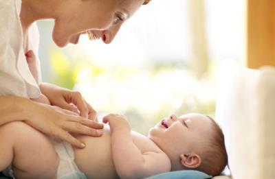 儿科医生告诉你，把屎把尿危害大，3点危害要远离