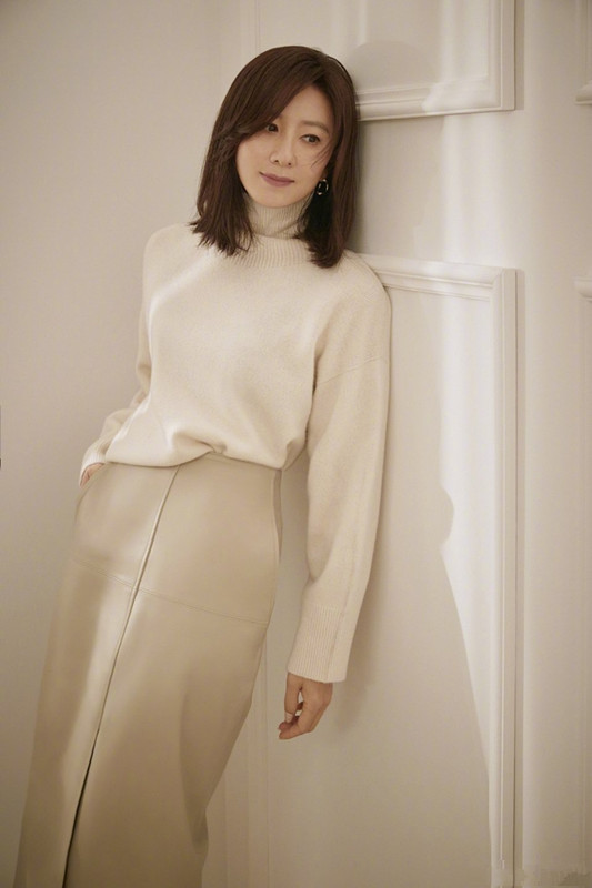 金喜爱50岁穿搭,金喜爱最新穿衣搭配