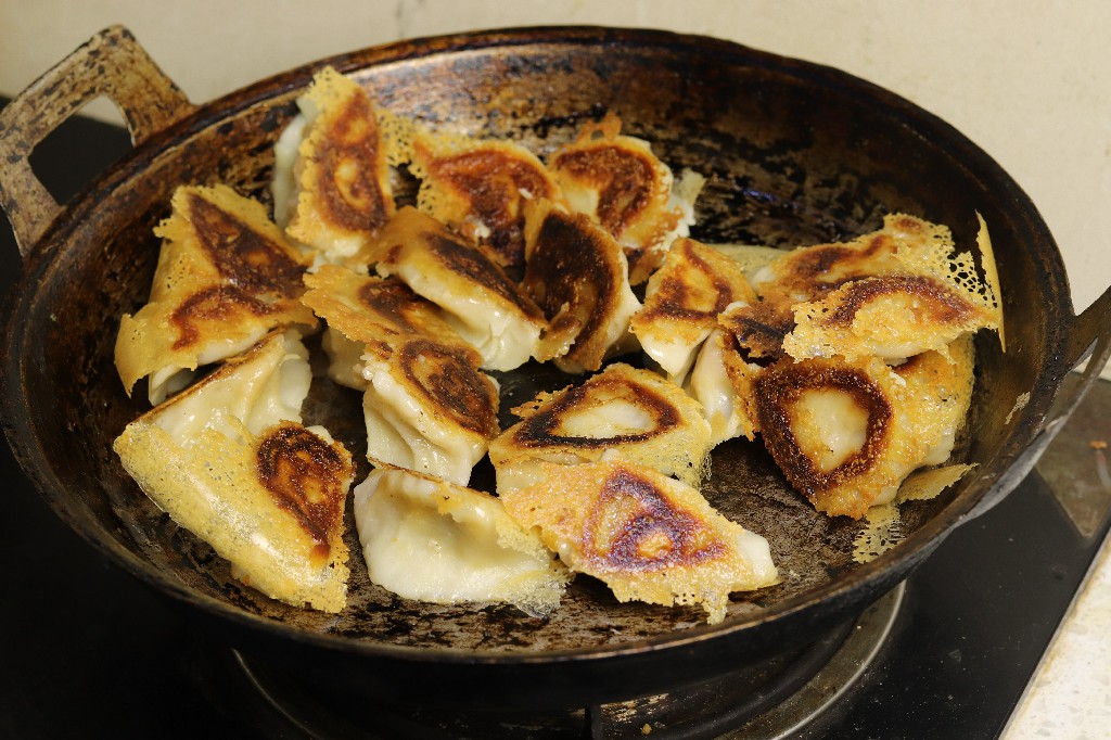 元宵饺子的简单又快包法,元宵节饺子手工制作