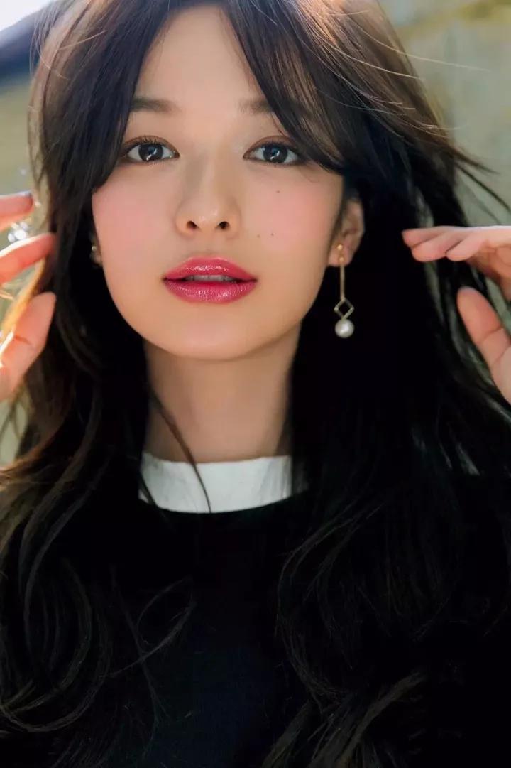 迪丽热巴嘴唇厚,正确脸部护肤步骤迪丽热巴