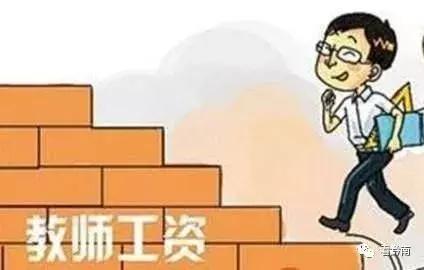 黔南对普通高中各年级排名前20%的学生免除学费，从这个时间开始