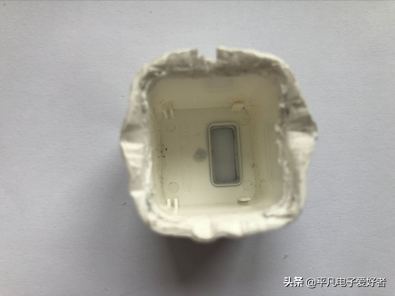 苹果手机充电器怎么拆开,苹果手机充电器的拆卸方法