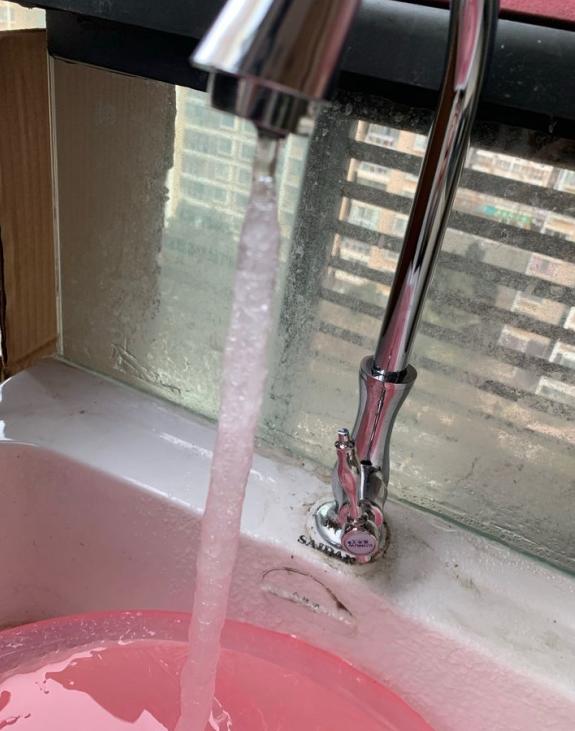 冬天水管冻住了怎么解决,冬天小区水管冻住了该弄哪里