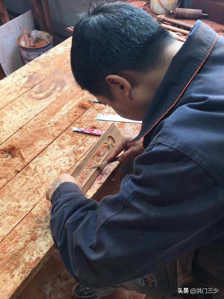 现在开定制家具厂前景怎么样,现在开一家日用品厂值得投资吗