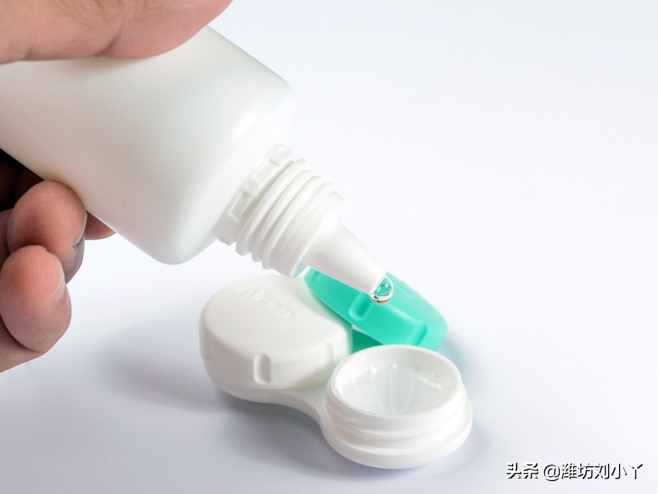 新手怎样佩戴隐形眼镜更容易,如何快速正确佩戴隐形眼镜