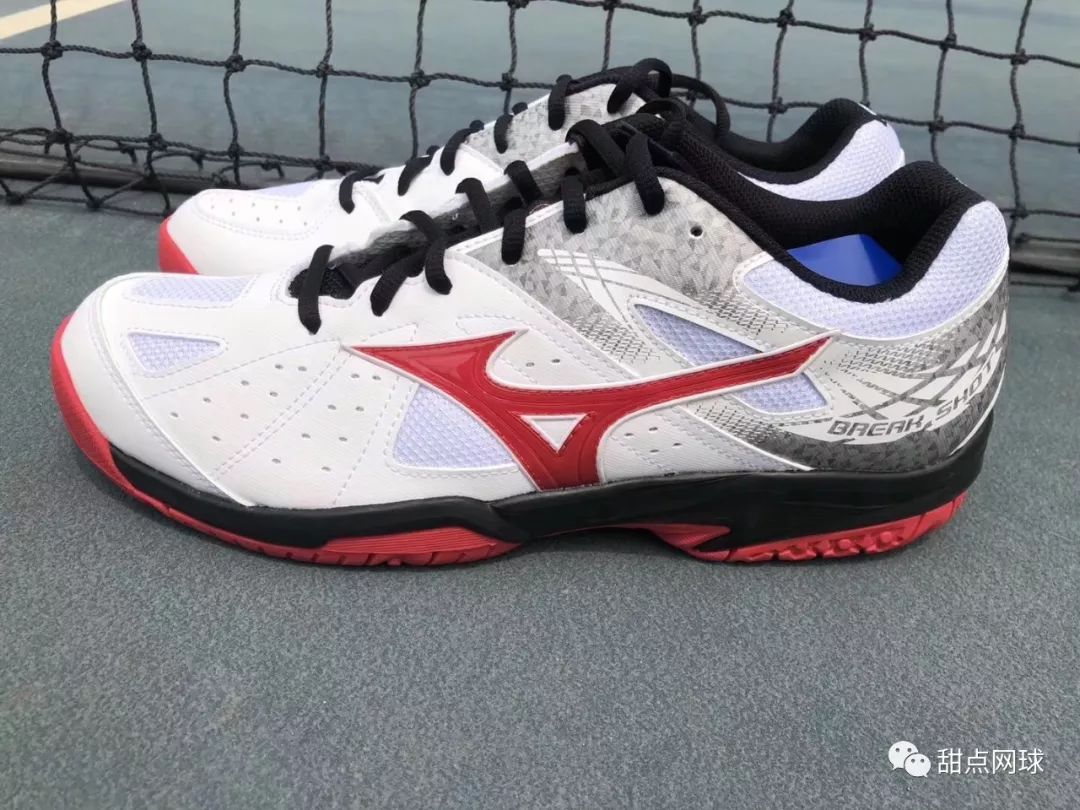 甜点君,美津浓足球鞋wave系列评测
