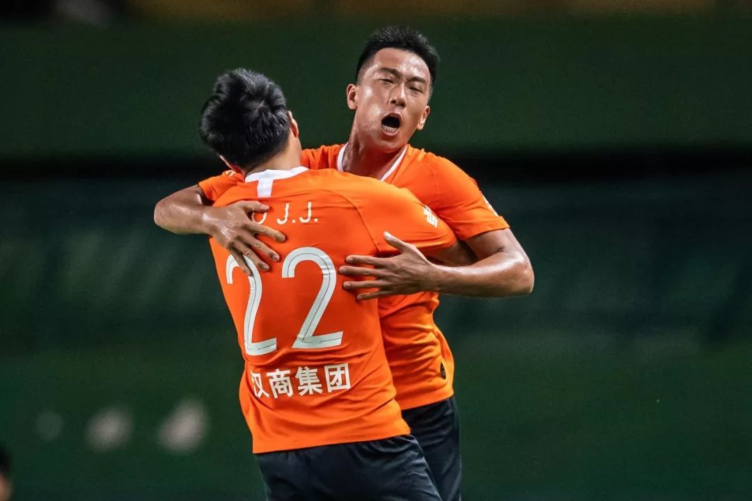 武汉卓尔0:5广州恒大,坚韧如钢铁温柔如蝶翼