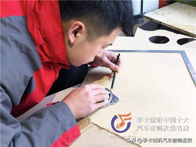 10款雷克萨斯es300音响改装,粤声雷克萨斯es300汽车音响改装