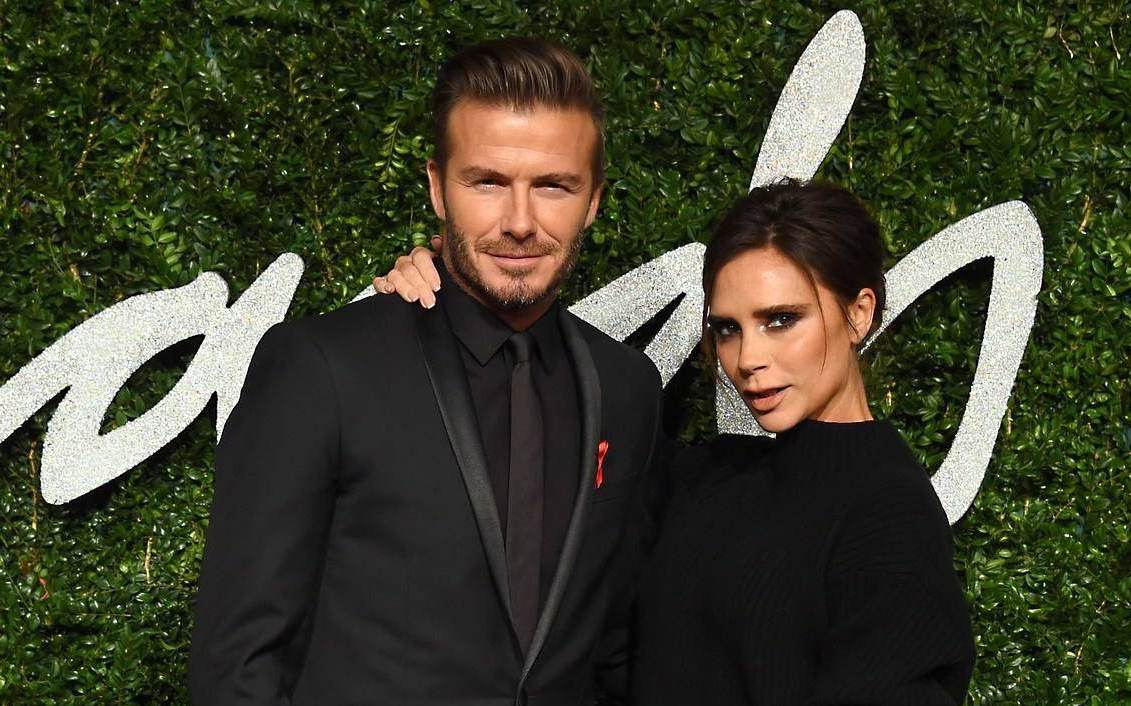 贝克汉姆二儿子秀恩爱,贝克汉姆维多利亚接吻视频