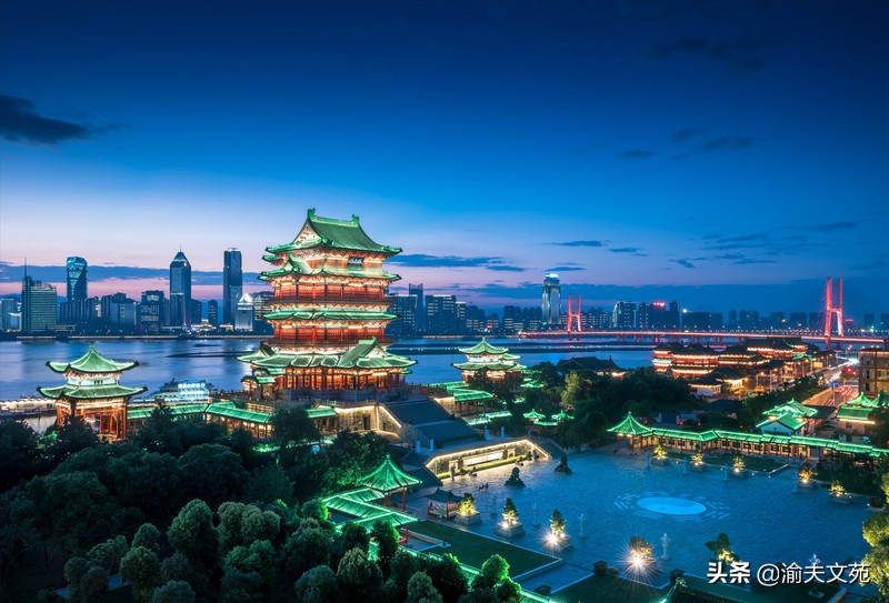 王勃重新游玩滕王阁,王勃笔下的滕王阁有多美