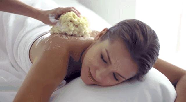 背部搓澡的方法,一个人搓澡怎么搓到后背