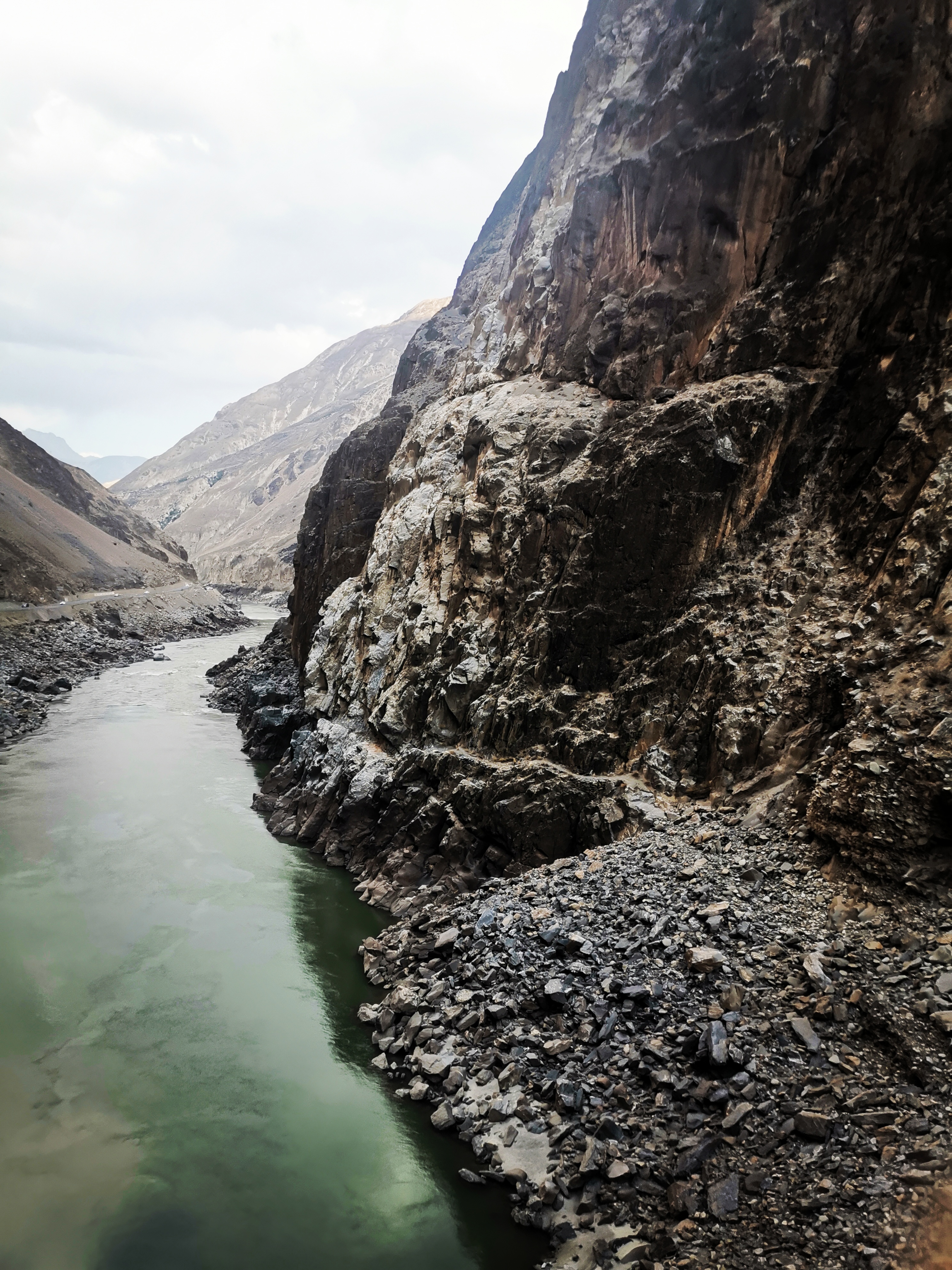 318川藏线怒江大桥桥墩是怎么回事,怒江大桥有多可怕
