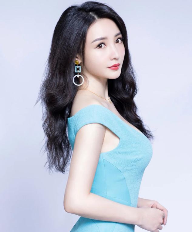 性感女神柳岩,身材凹凸有致、丰满诱人,每天2个动作像她一样美