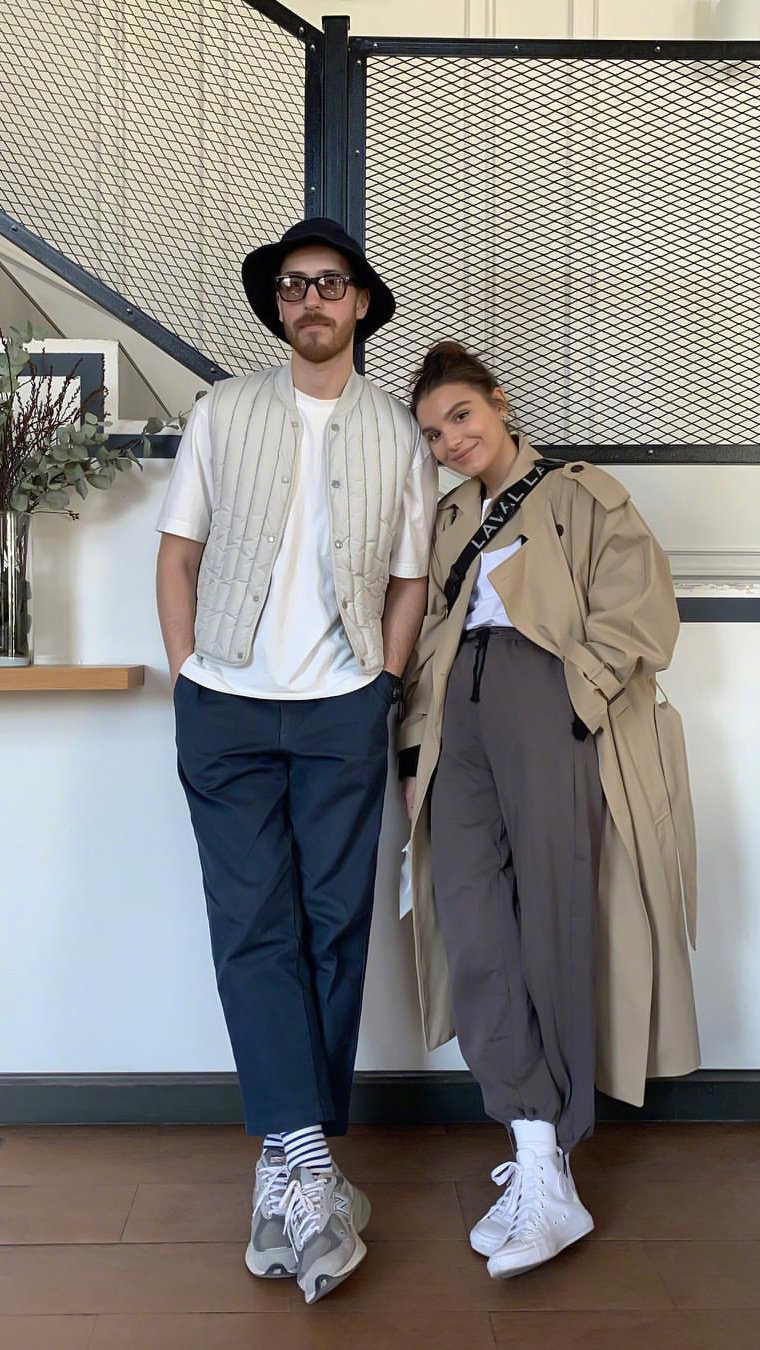 街拍情侣穿搭秀恩爱,情侣街拍秀恩爱穿搭