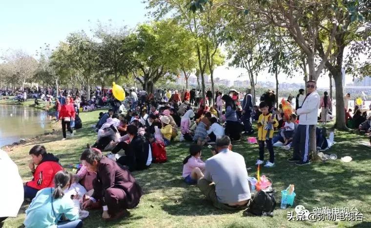 昆明弥勒人山人海,来弥勒玩人山人海