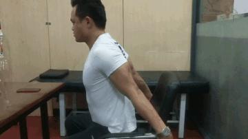 斜方肌正确的拉伸方法,拉伸斜方肌最简单方法