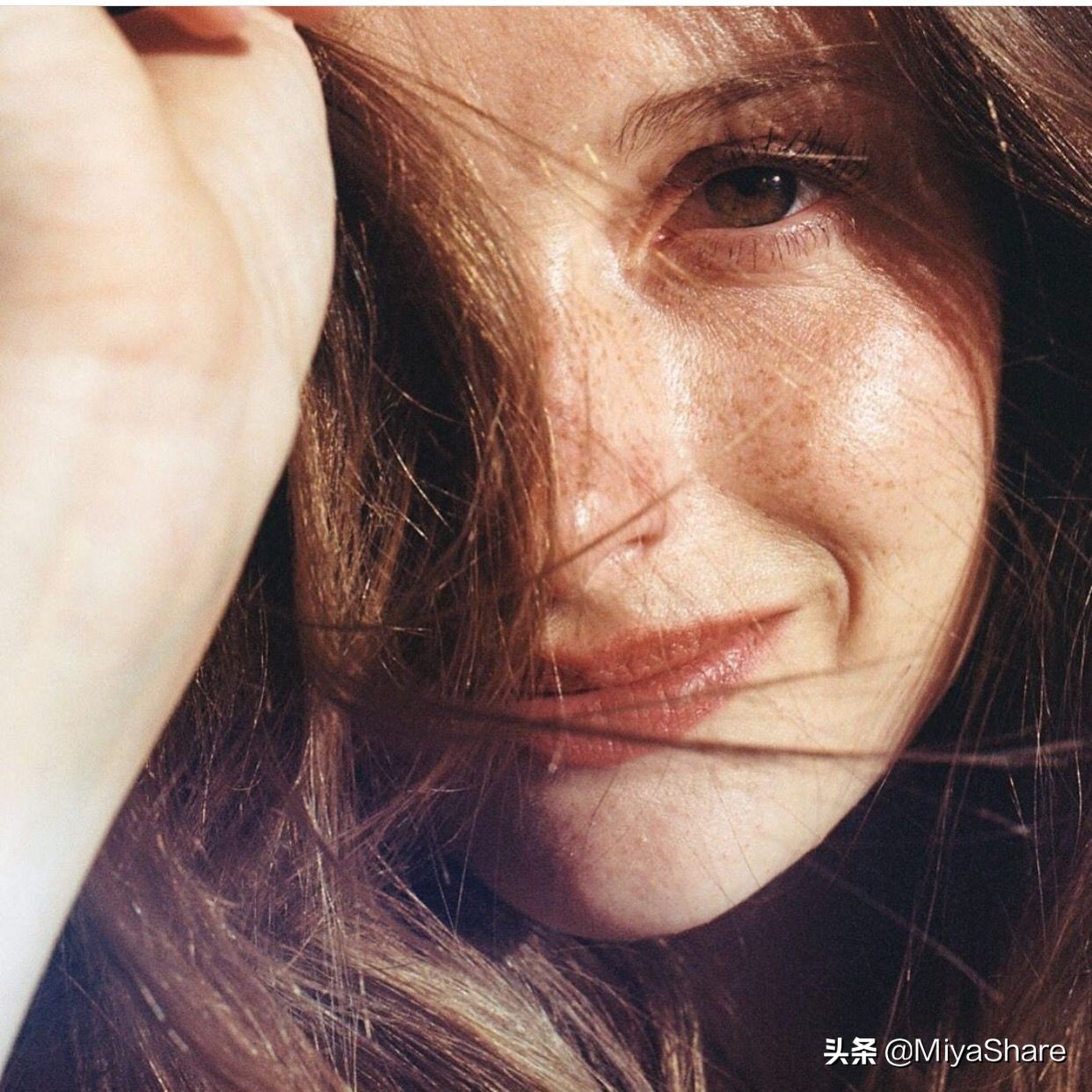 怡丽丝尔纯a小金管眼霜测评,黛珂牛油果好还是怡丽丝尔好用