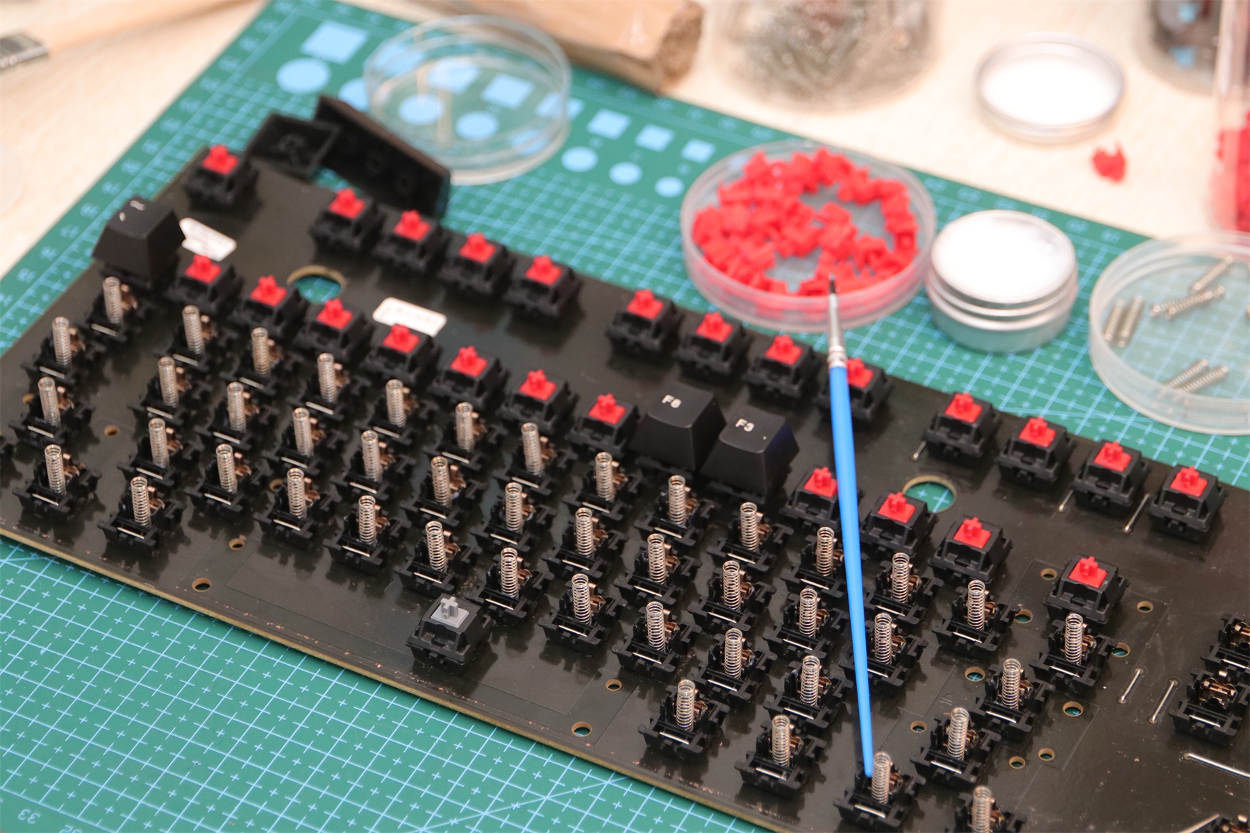 3494机械键盘,不到百元的青轴高颜值键盘