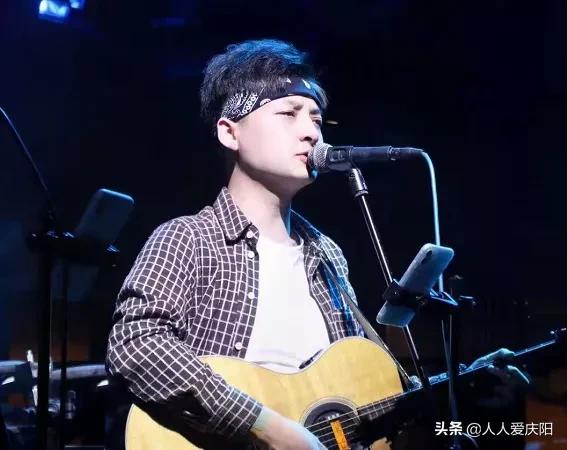 西峰小伙的一曲《梦回西峰》get到了你多少乡愁