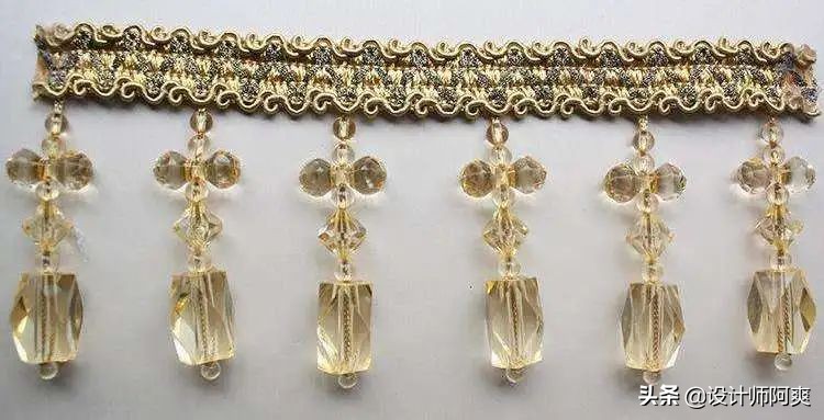 瞧瞧,这才叫窗帘,你家那只是挂了块布