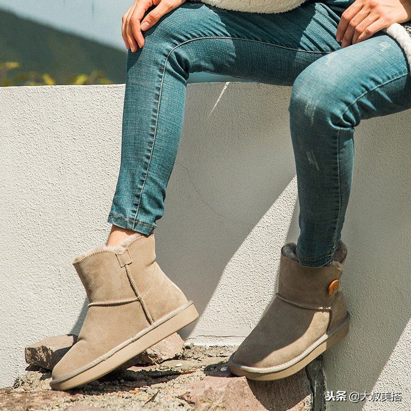 冬季女生穿雪地靴,冬天穿雪地靴好看吗