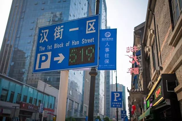 武汉豪车的视频,武汉最豪停车场