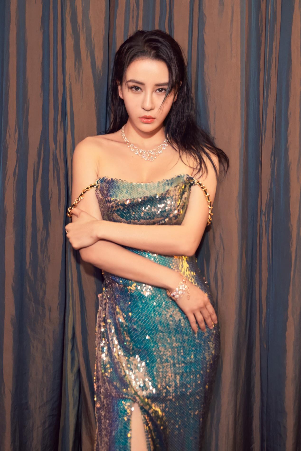 “龙女郎”身材有多好？作为瑜伽教练的她，紧致身材，惹人羡慕了