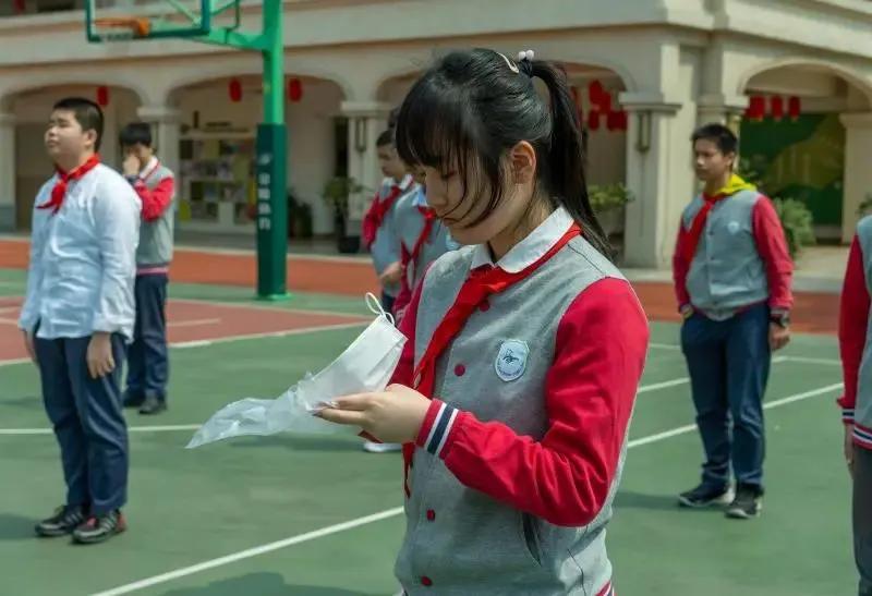 小学阶段女生身高标准,199cm身高的初中女生