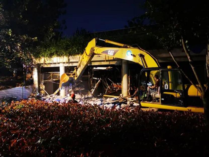 秦淮河大坝餐厅,秦淮河大堤建高档餐厅