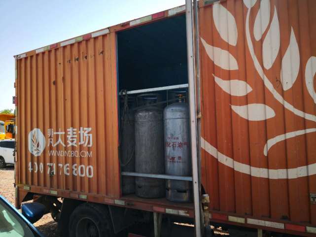 利用正规危险品车辆倒卖液化气,天热货车司机