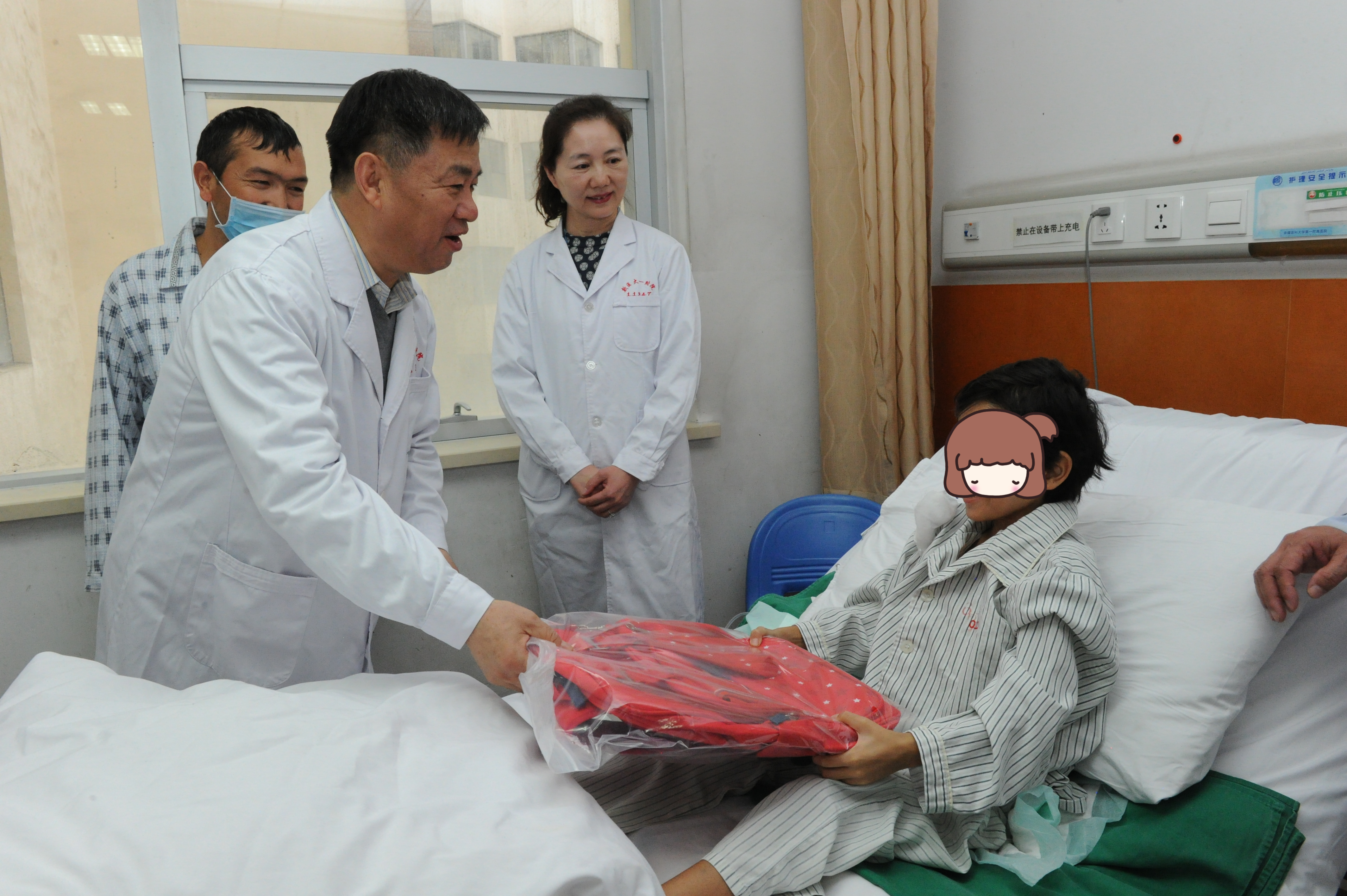 父亲捐肝救女,新医大一附院多学科联合开展活体肝移植术