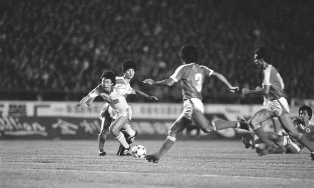 当我们谈论生活时我们在谈着什么,当我们谈论诗歌时我们在谈什么