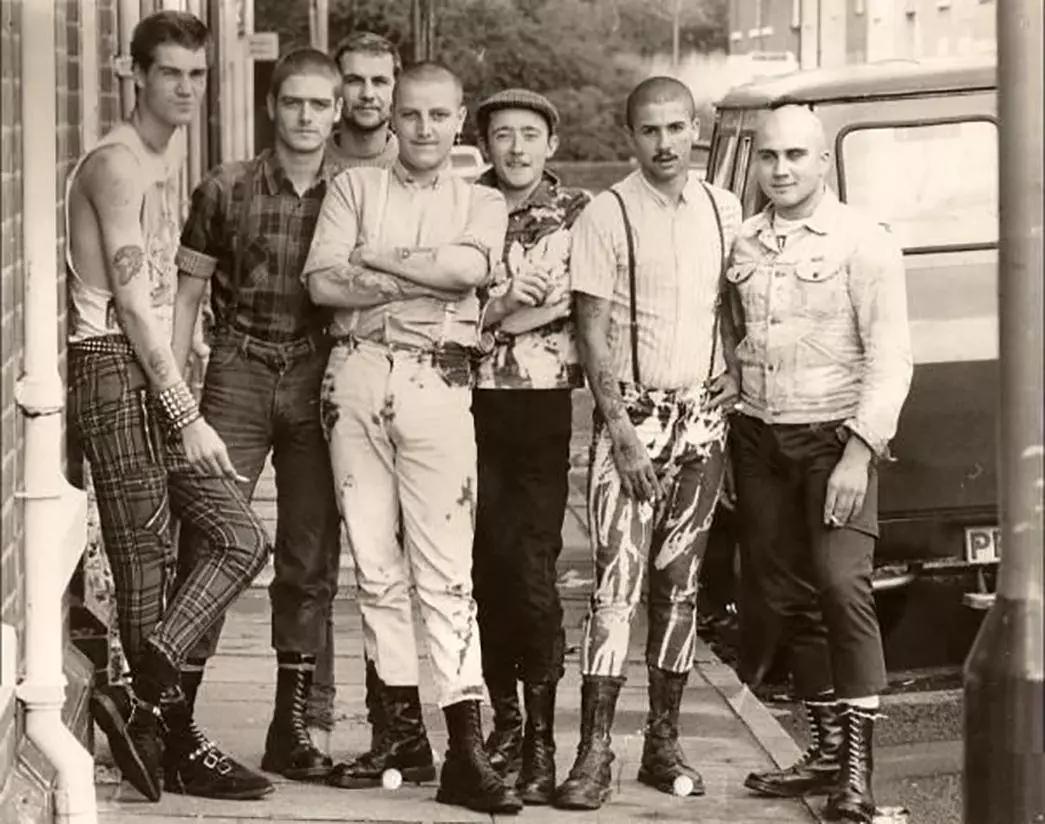 从小混混到帝国君王,从小混混到西服暴徒