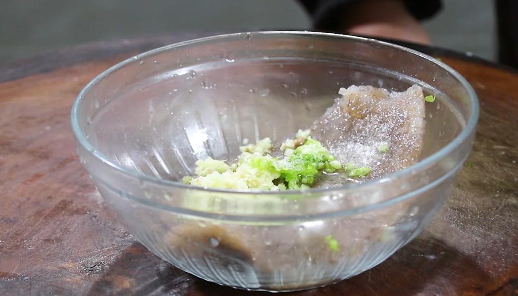 萝卜和虾的家常做法,1根萝卜3个鸡蛋新吃法