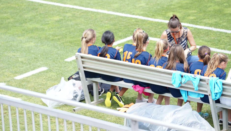 教练该如何指挥孩子踢球,孩子在足球场上怎么鼓励他